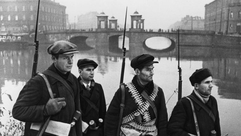 Milícias populares conseguiram manter nazistas fora da cidade (Foto: Getty Images via BBC News)