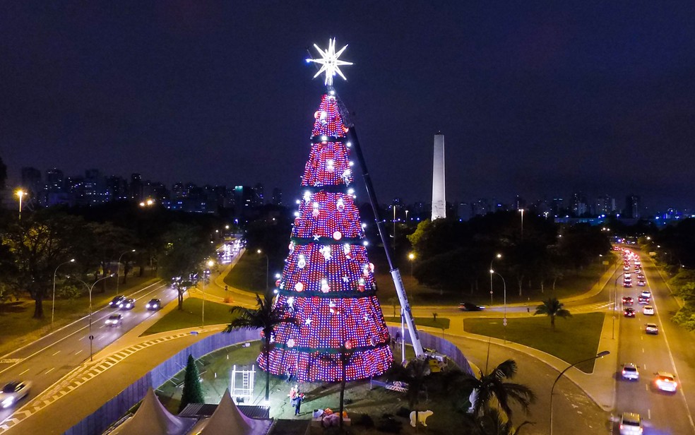 Árvore de Natal do Ibirapuera tem teste de luz antes de inauguração oficial  | São Paulo | G1
