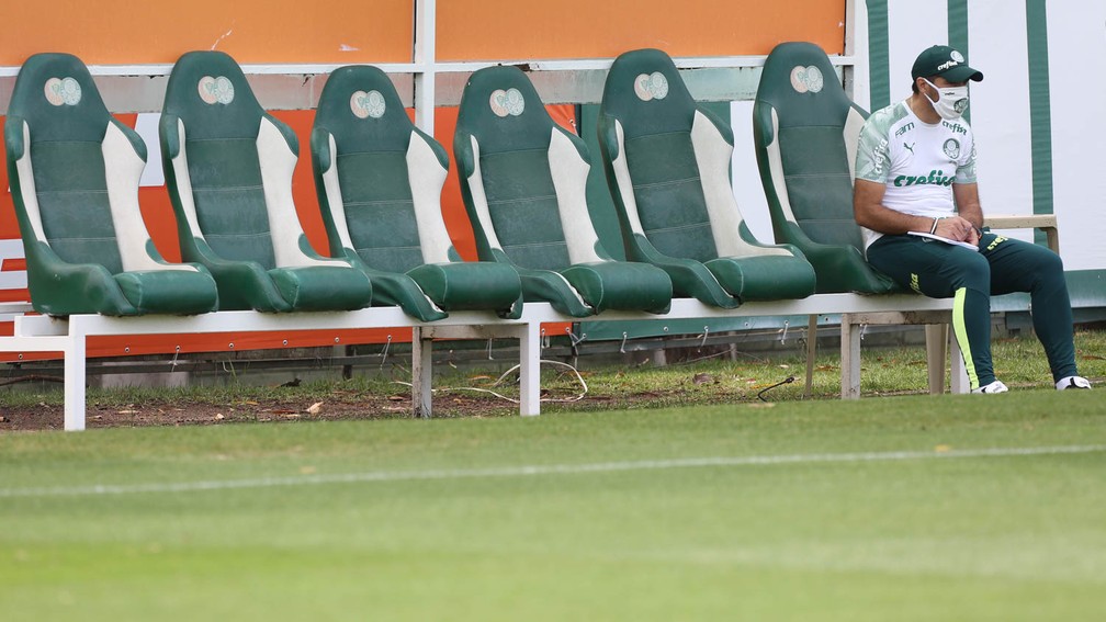 Abel Ferreira, técnico do Palmeiras, no treino de segunda-feira — Foto: Cesar Greco / Ag. Palmeiras