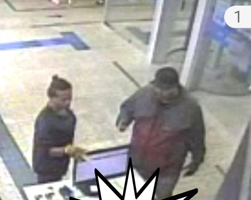 Imagem da câmera de segurança de banco mostra Rebeca e Gordão no dia em que o ganhador da Mega-Sena morreu em Hortolândia (SP) — Foto: Polícia Civil/Divulgação