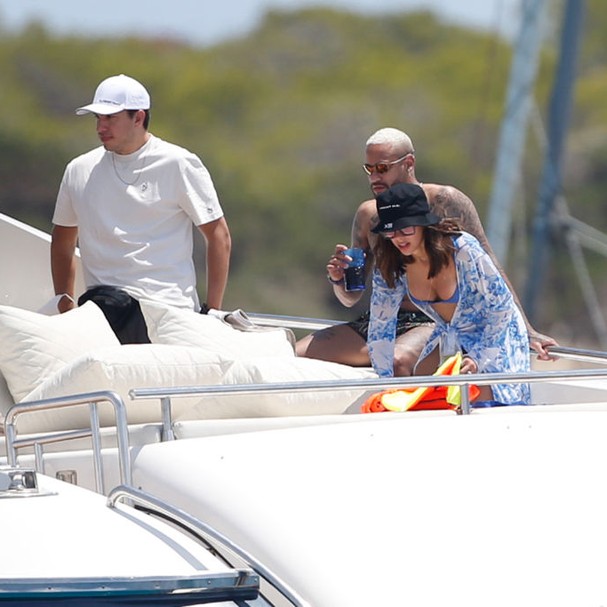 Neymar disfruta de un viaje en barco por España e interesante detalle llama la atención desde Internet – Glamour Magazine