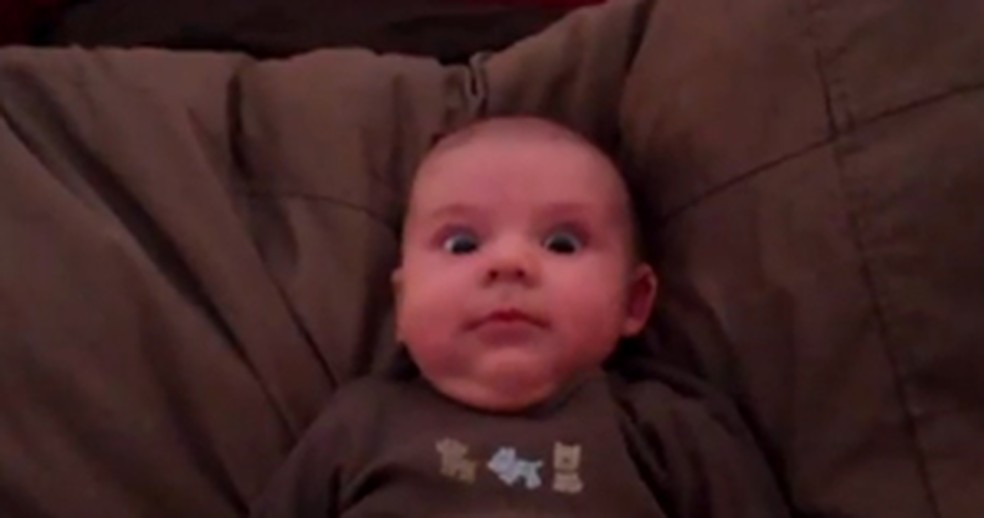 Caiu No Youtube Bebe Se Assusta Com Ronco Do Pai Noticias Techtudo