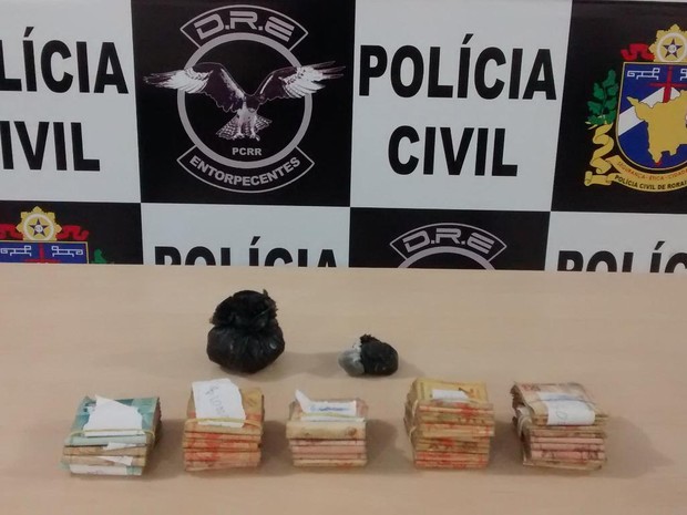 Trio foi preso com R$ 9 mil e várias pedras de crack (Foto: Polícia Civil/Divulgação)