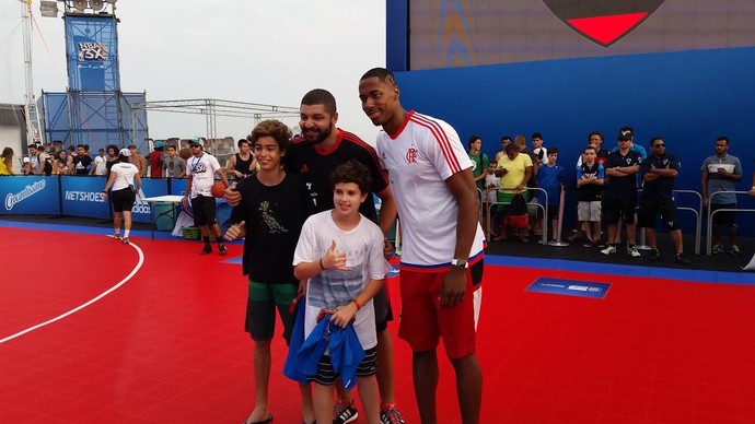 Bastidores do Fla: entrega de quadra, disputa no Fan Zone e açaí para rival