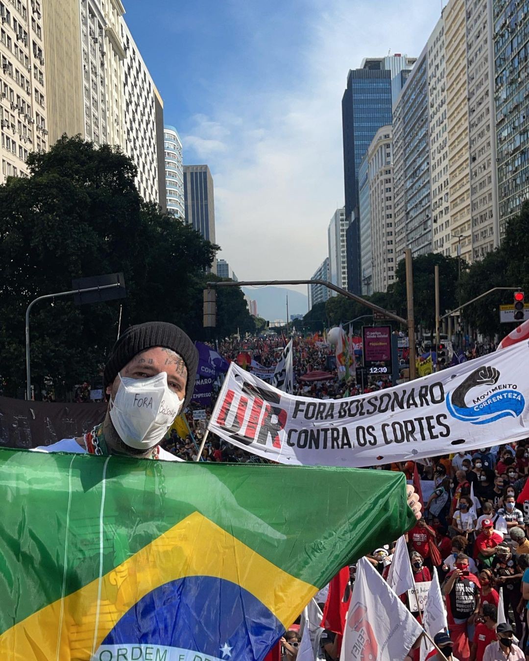 Tico Santa Cruz vai à manifestação contra Bolsonaro (Foto: Reprodução/Instagram)