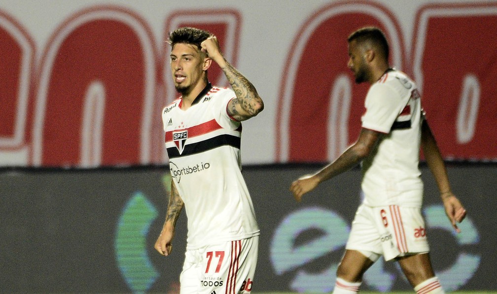 Rigoni comemora gol do São Paulo contra o Fortaleza — Foto: Marcos Ribolli