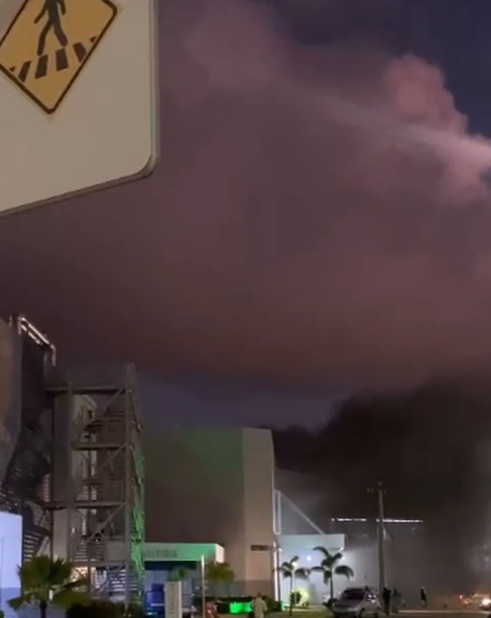 Princípio de incêndio é registrado em shopping no Bairro Coroa do Meio, em Aracaju — Foto: TV Sergipe/Reprodução
