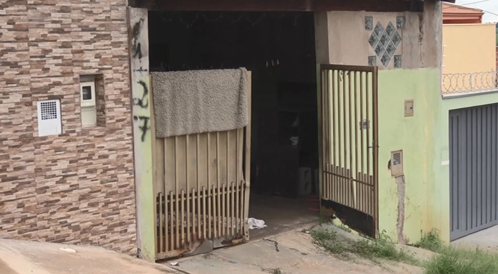 Casa onde mãe e filha foram assassinadas em São Carlos — Foto: Reprodução/EPTV