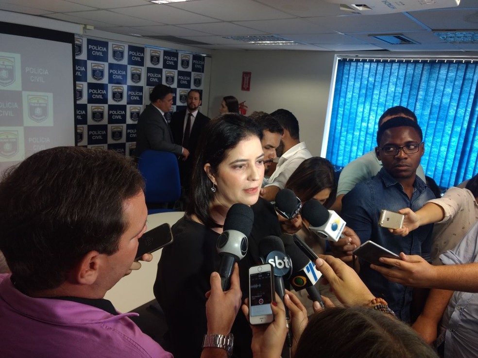 Promotora Mariana Vila Nova investiga fraudes na prefeitura de São Lourenço da Mata  (Foto: Pedro Alves/G1)