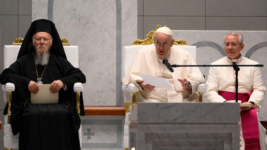 Papa defende unidade contra lógica de 'blocos opostos' entre Oriente e Ocidente
