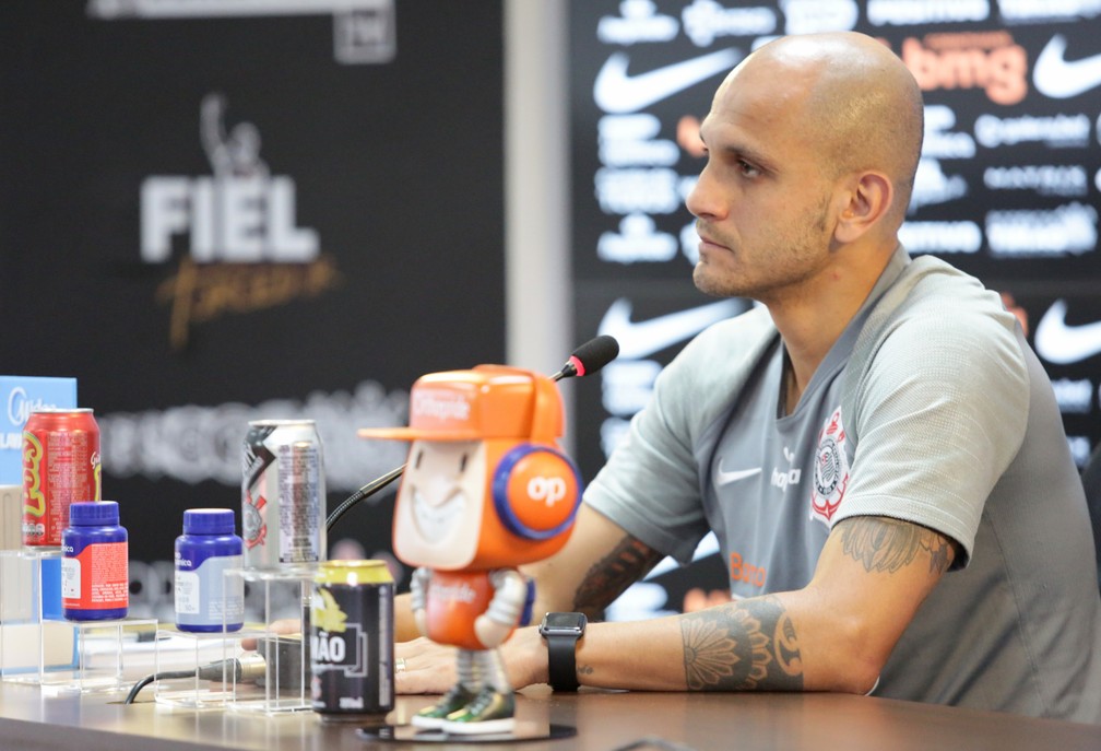 Fábio Santos, do Corinthians, diz que Gignac seria perfeito e que a eliminação do Palmeiras no Mundial 