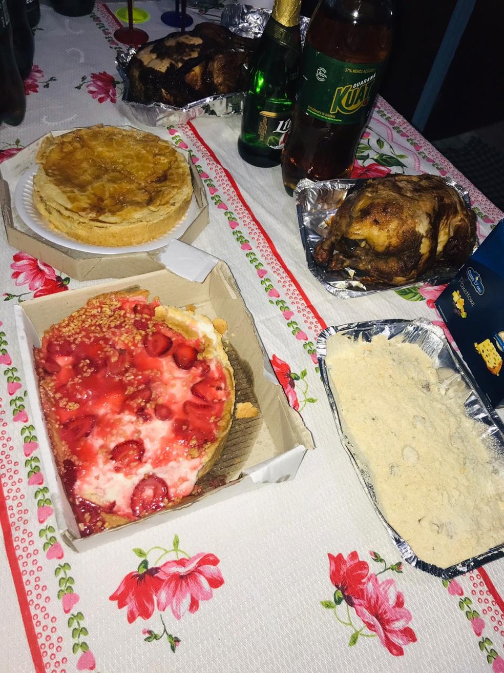 Ana Caroline alega que comida encomendada estava estragada quando chegou na casa dela  — Foto: Arquivo Pessoal
