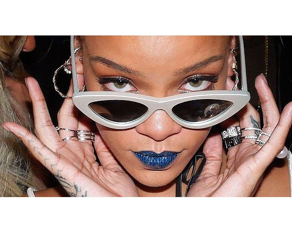 A cantora Rihanna é adepta do modelo The Last Lolita (Foto: Instagram)
