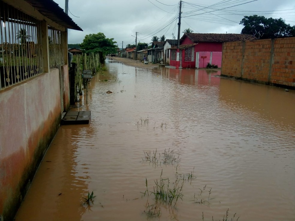 Chuva causou alagamento em Itabela, no sul da Bahia — Foto: Redes Sociais