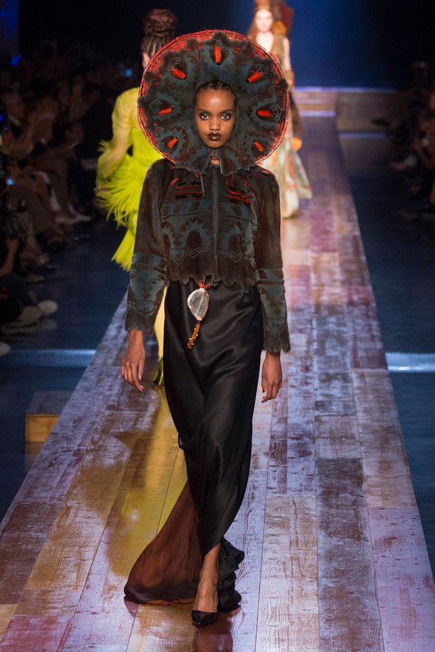 #SuzyCouture: Gaultier Goes Green, Viktor & Rolf Recycle - Vogue | en