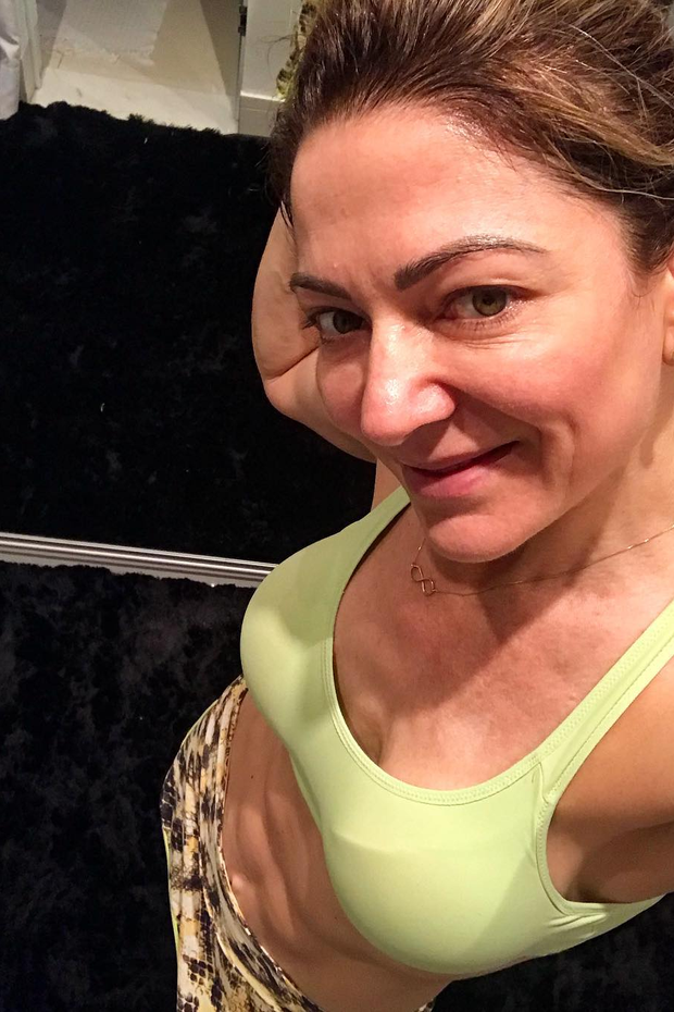 Karina Lucco exibe tanquinho em selfie (Foto: Reprodução/Instagram)