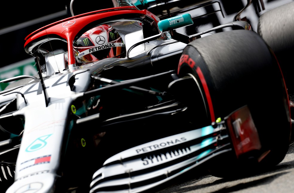 Lewis Hamilton durante o treino classificatório em Mônaco — Foto: Getty Images