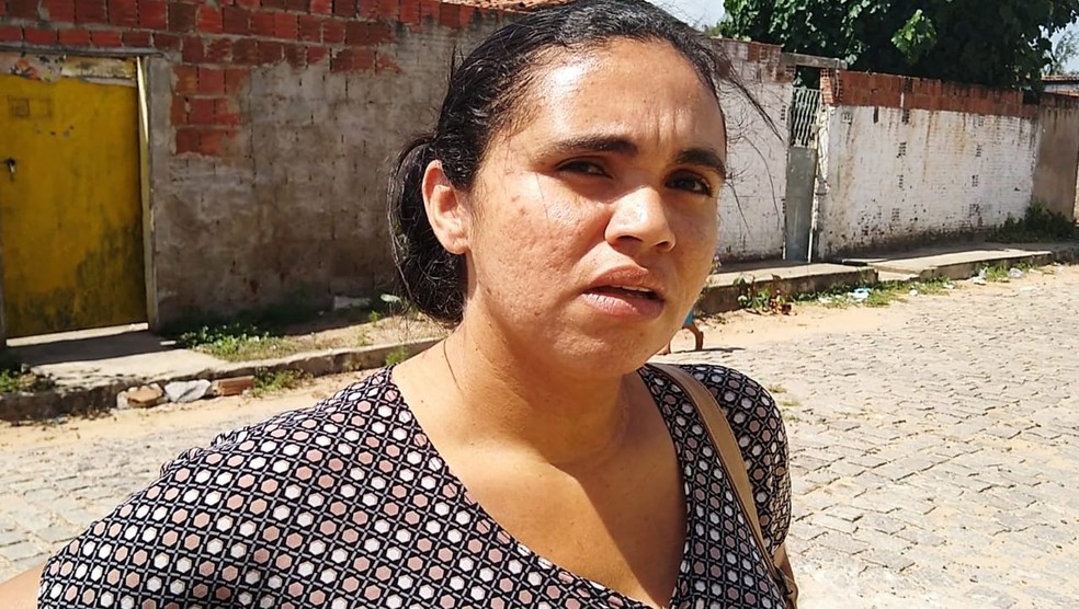 Maria Aparecida Zacarias, 30 anos, é uma entre os beneficiários originais de casa no conjunto Praia-mar em Natal — Foto: Igor Jácome/G1