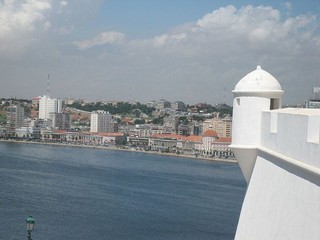 A capital de Angola, Luanda, vista da Fortaleza de São Miguel de Luanda (Foto: Erik Cleves Kristensen/Wikimedia Commons)