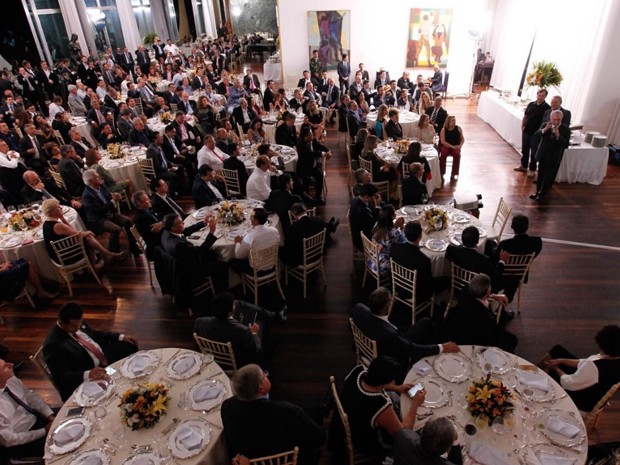 O presidente Michel Temer, no Palácio da Alvorada, ao fazer discurso em um jantar oferecido a deputados  (Foto: Reprodução/Twitter do Palácio do Planalto)