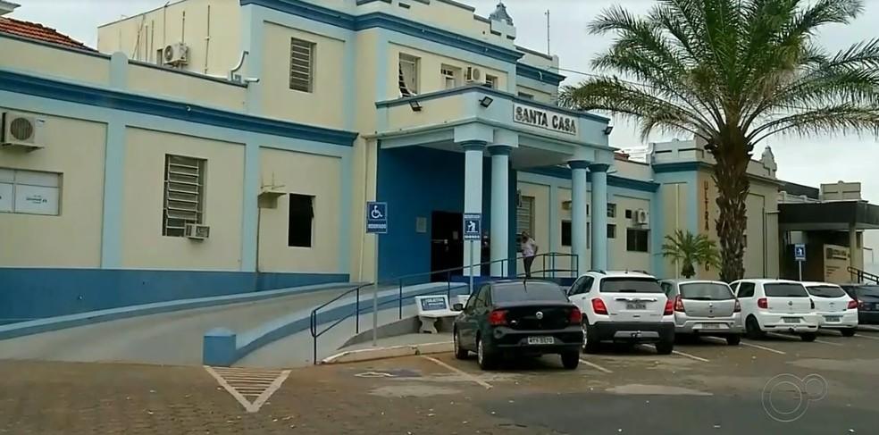 Santa Casa de Pen&aacute;polis &mdash; Foto: Reprodu&ccedil;&atilde;o/TV TEM