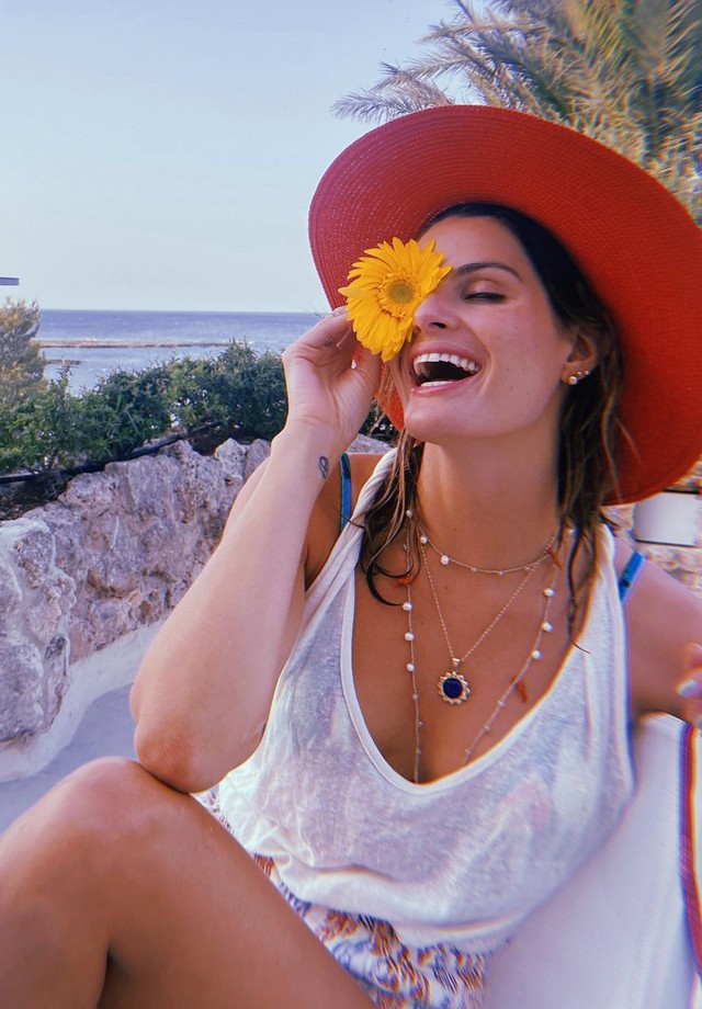 Isabeli Fontana em Polignano a Mare, na Itália (Foto: Reprodução/Instagram)