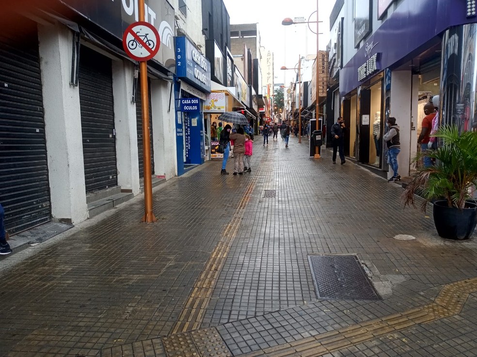 Prefeitura continua com as fiscaliza&ccedil;&otilde;es na regi&atilde;o central da cidade &mdash; Foto: Reprodu&ccedil;&atilde;o/TV TEM