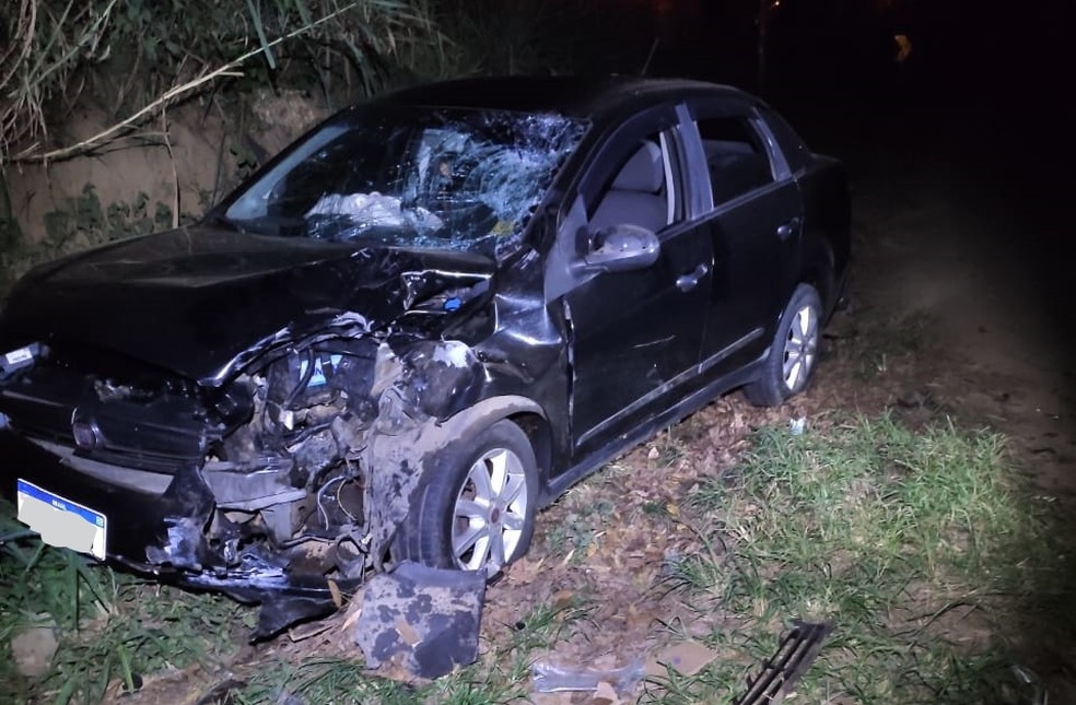 Motorista do carro que se envolveu no acidente não ficou ferida — Foto: PMRv/Divulgação