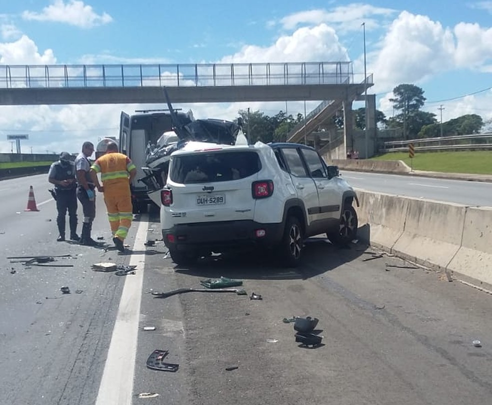 Motorista morre após bater carro na traseira de caminhão na Anhanguera, em Sumaré (SP) — Foto: Polícia Rodoviária