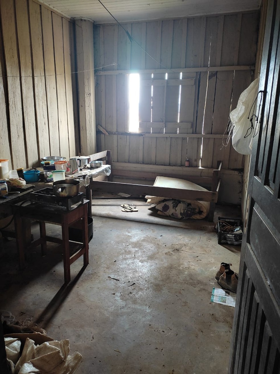 Local onde trabalhadores ficavam na fazenda — Foto: Polícia Federal/Divulgação