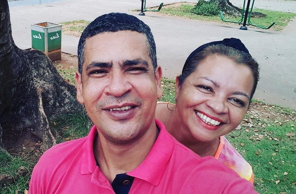 Marido de Lucília a ajuda na recuperação e com tarefas do dia a dia — Foto: Arquivo Pessoal/Lucília Monteiro da Silva