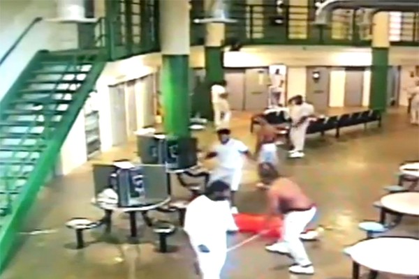 Briga no Essex County Correctional Facility, em Newark (Foto: divulgação)