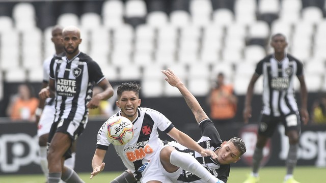 Botafogo e Vasco fizeram clássico movimentado no Nilton Santos