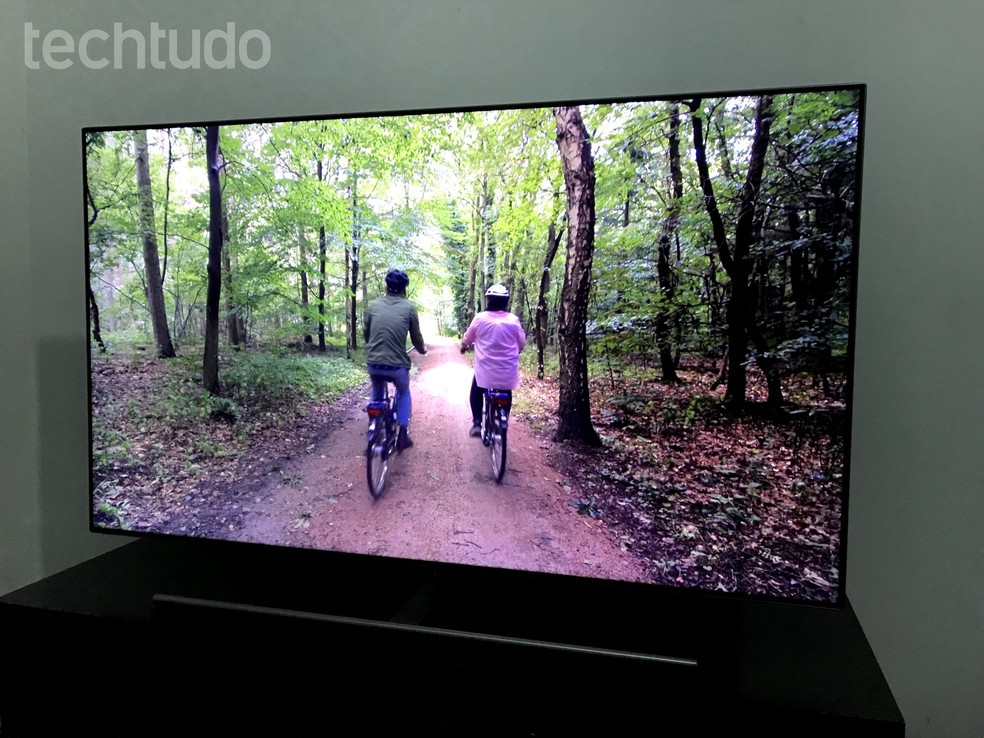 TVs em stand-by podem representar um gasto a mais no final do mês — Foto: Yuri Hildebrand/TechTudo