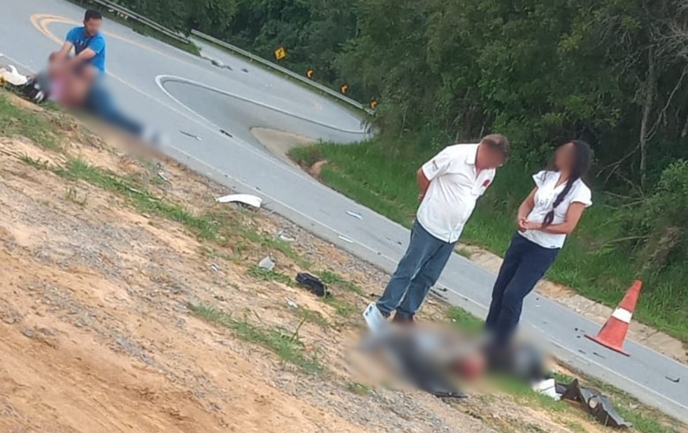 Batida entre carro e moto provoca duas mortes em rodovia de Guapiara — Foto: Arquivo Pessoal 