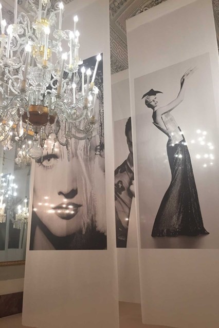 Installation from the Lagerfeld exhibition in the Sala Bianca at the Palazzo Pitti (Foto: @SuzyMenkesVogue)