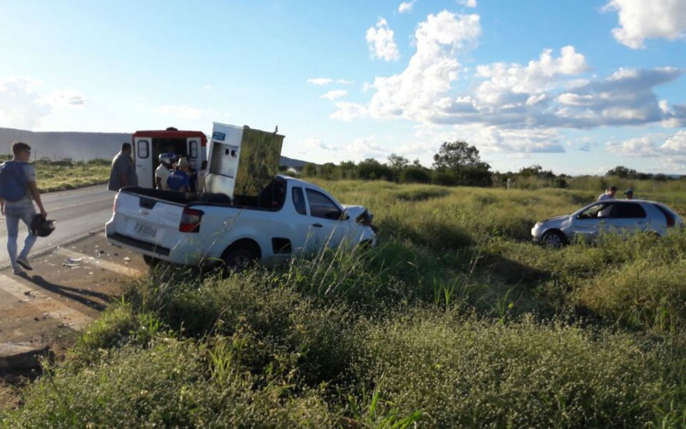 Carros colidiram no anel viário de Barreiras, no oeste da Bahia (Foto: Ivonaldo Paiva/ Blog Braga)