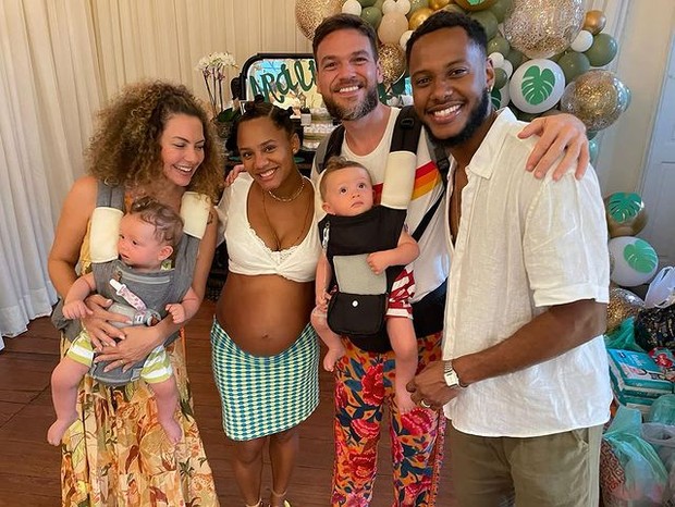 Jéssica Ellen e Dan Ferreira com Fabíula Nascimento, Emílio Dantas e filhos (Foto: Reprodução do Instagram)