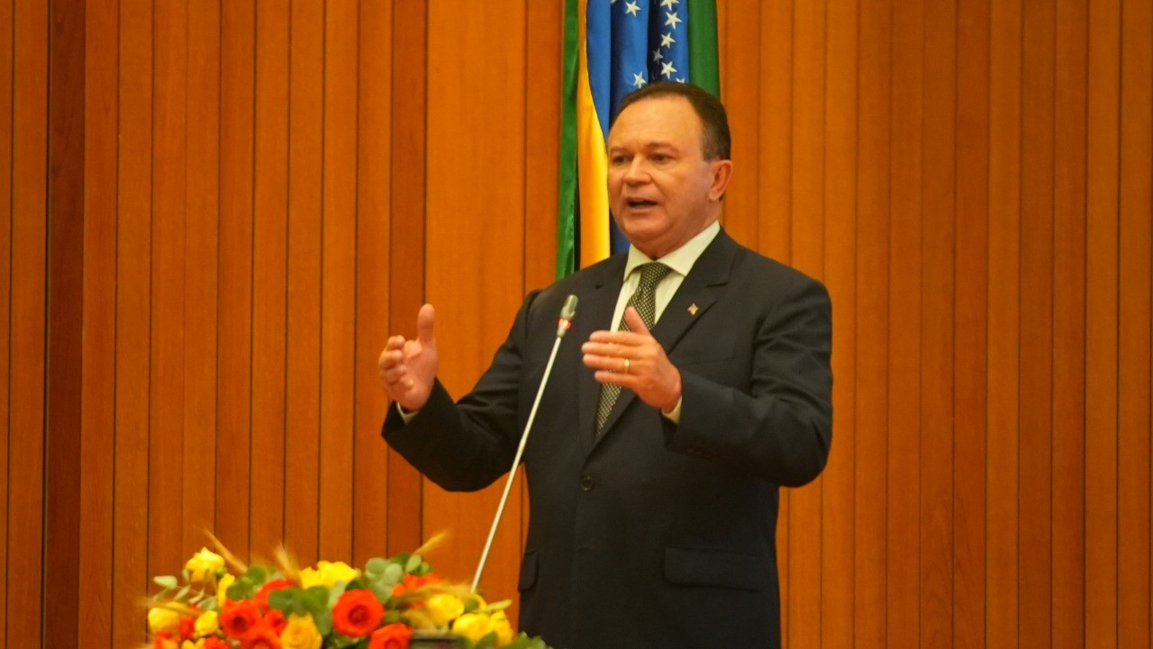 Governador Carlos Brandão recebe alta médica após passar por cirurgia para retirada de cisto nos rins 