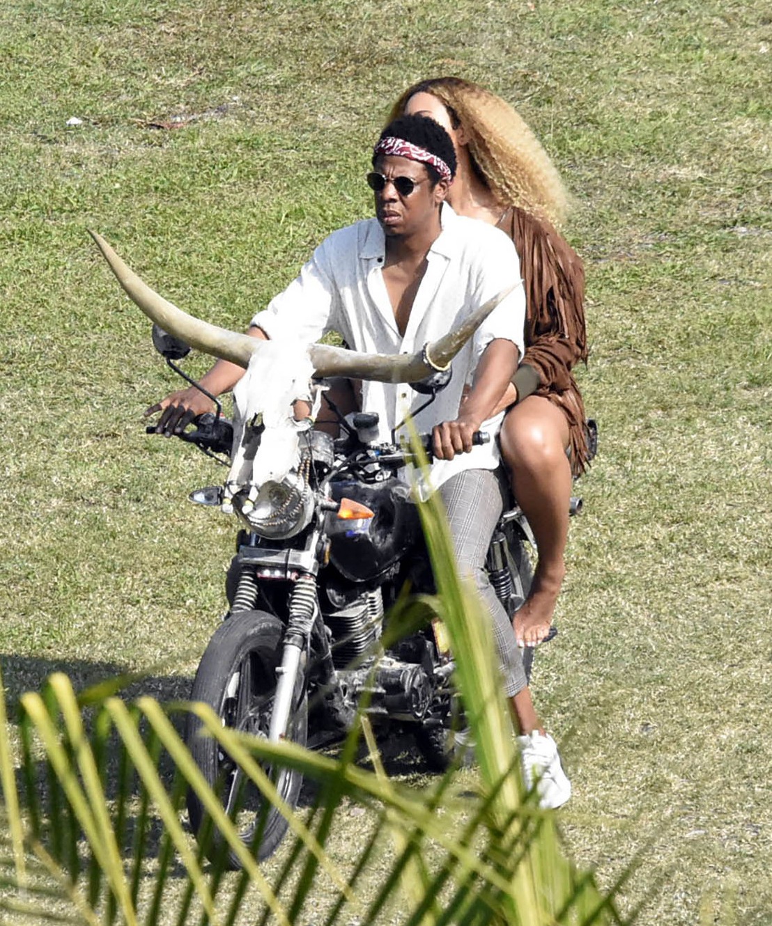 Beyoncé e Jay-Z na Jamaica (Foto: Grosby Group)