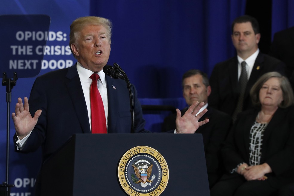 Trump anuncia seu plano sobre combate às drogas nesta segunda-feira (19) em Manchester, New Hampshire (Foto: Jonathan Ernst/Reuters)