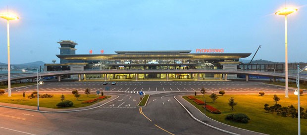 Foto da KCNA mostra o novo terminal internacional do aeroporto de Pyongyang (Foto: REUTERS/KCNA)