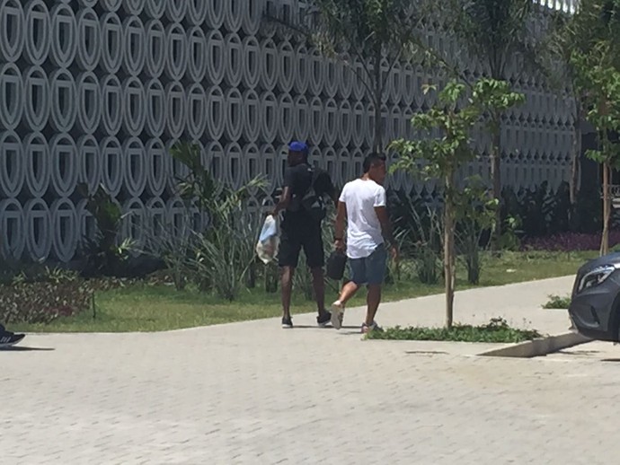 Com negociação por um fio, Cirino vive dias solitários em hotel no Rio