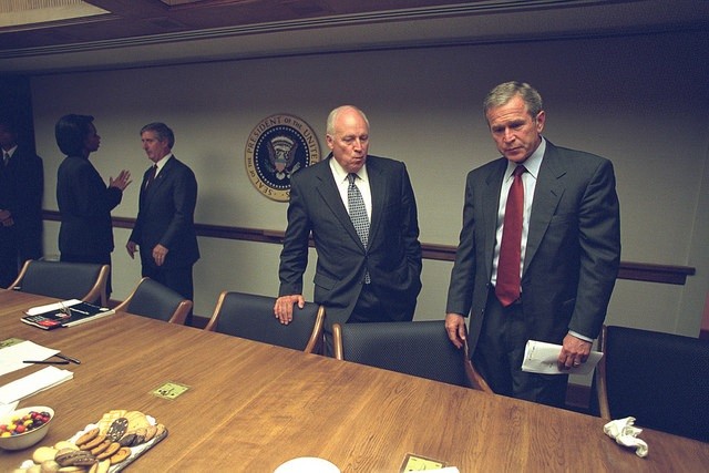 O então presidente dos Estados Unidos, George W. Bush, e o vice-presidente Dick Cheney (Foto: US National Archives)