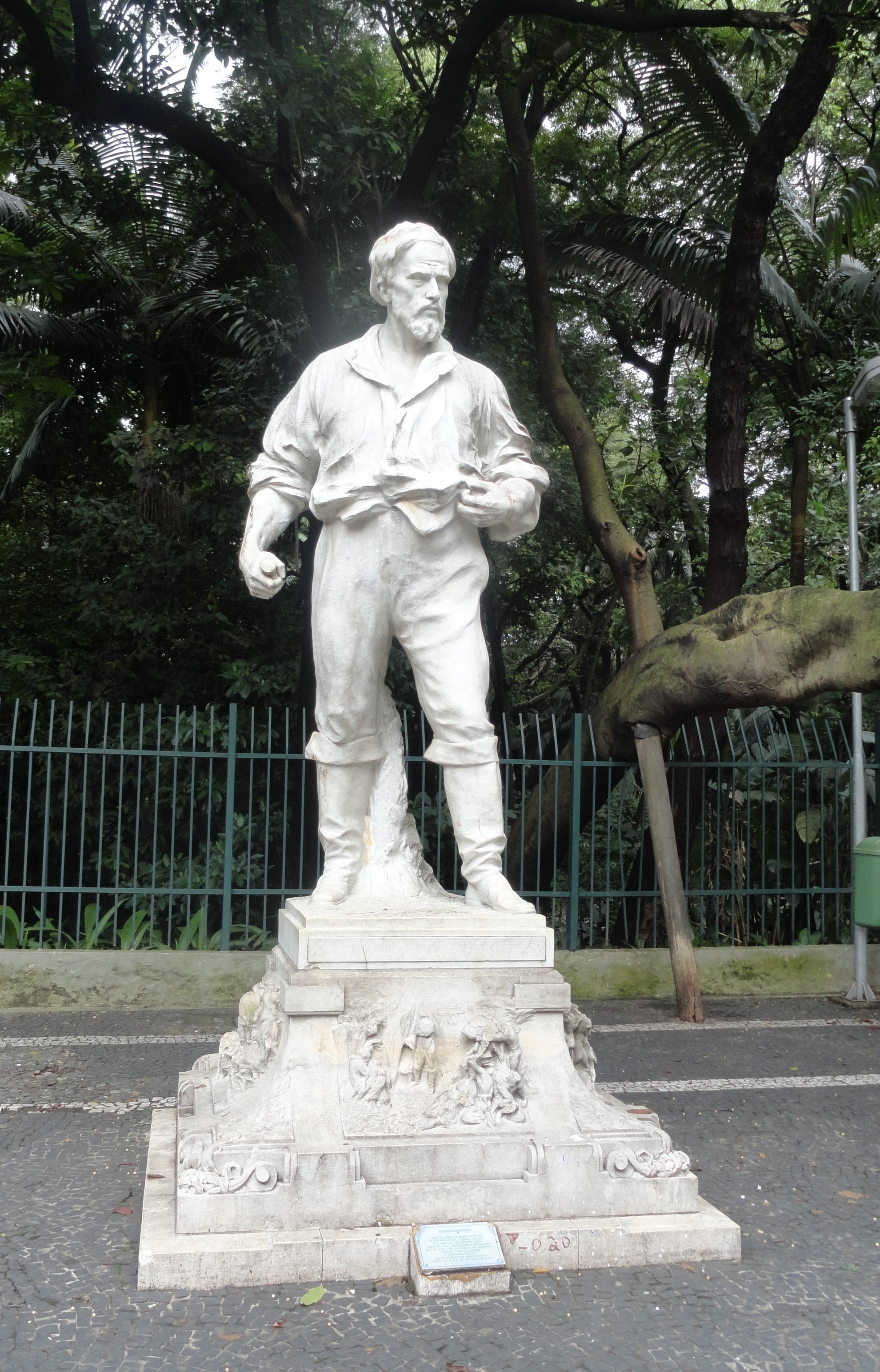 Estátua de Bartolomeu Bueno da Silva (Anhanguera) na Avenida Paulista, São Paulo (Foto: Adrian Michael/Wikimedia Commons)