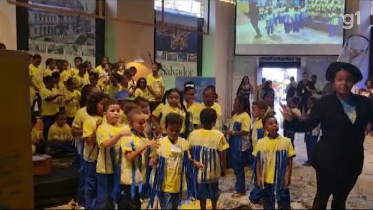 Estudantes de escolas públicas apresentam espetáculo no Palacete Tira-Chapéu, em Salvador; confira