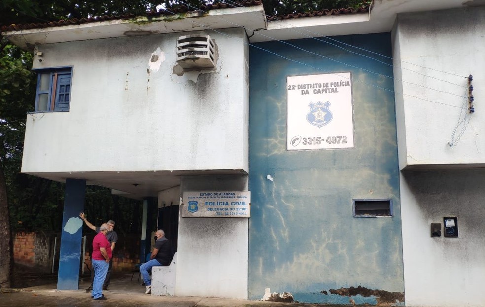 Suspeitos foram levados para a delegacia do Trapiche, em Maceió — Foto: Arquivo pessoal