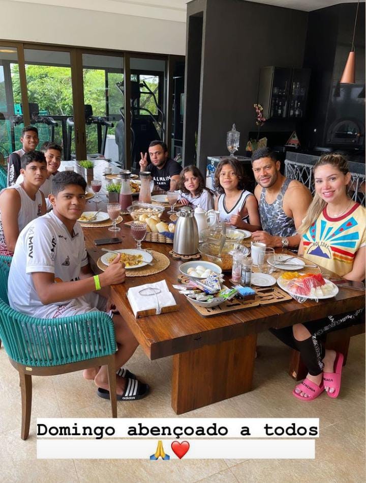 Hulk mostra café da manhã em família no domingo (Foto: Reprodução / Instagram)