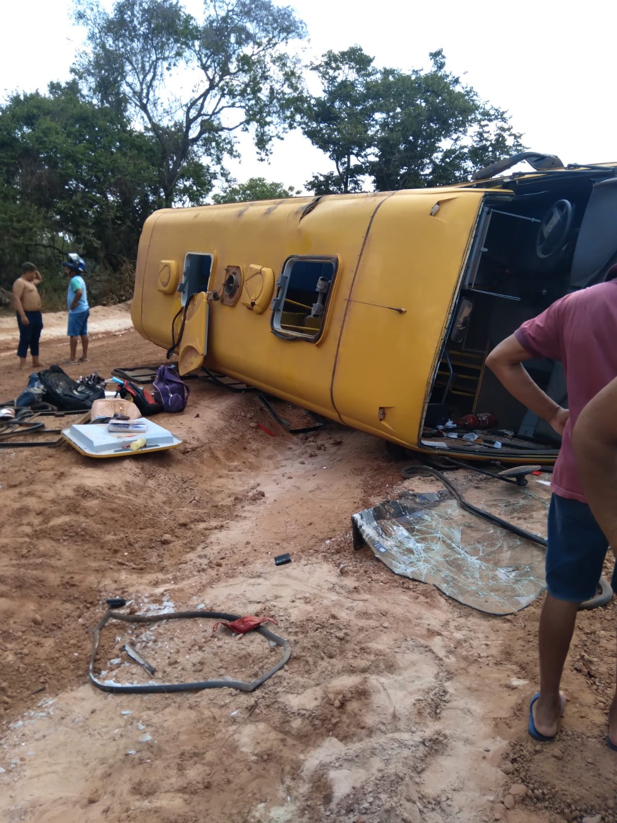 Prefeitura já apurava denúncias contra motorista de ônibus escolar que tombou em José de Freitas, no Piauí