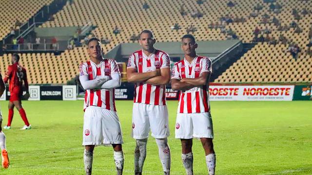 Jogadores do Náutico comemoram vitória